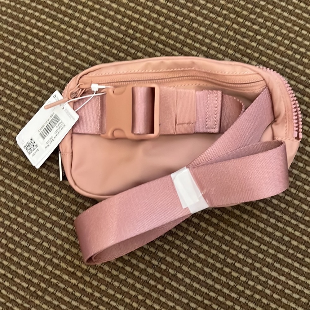 NWT Lululemon Everywhere Belt Bag pink pastel - Picture 5 of 5